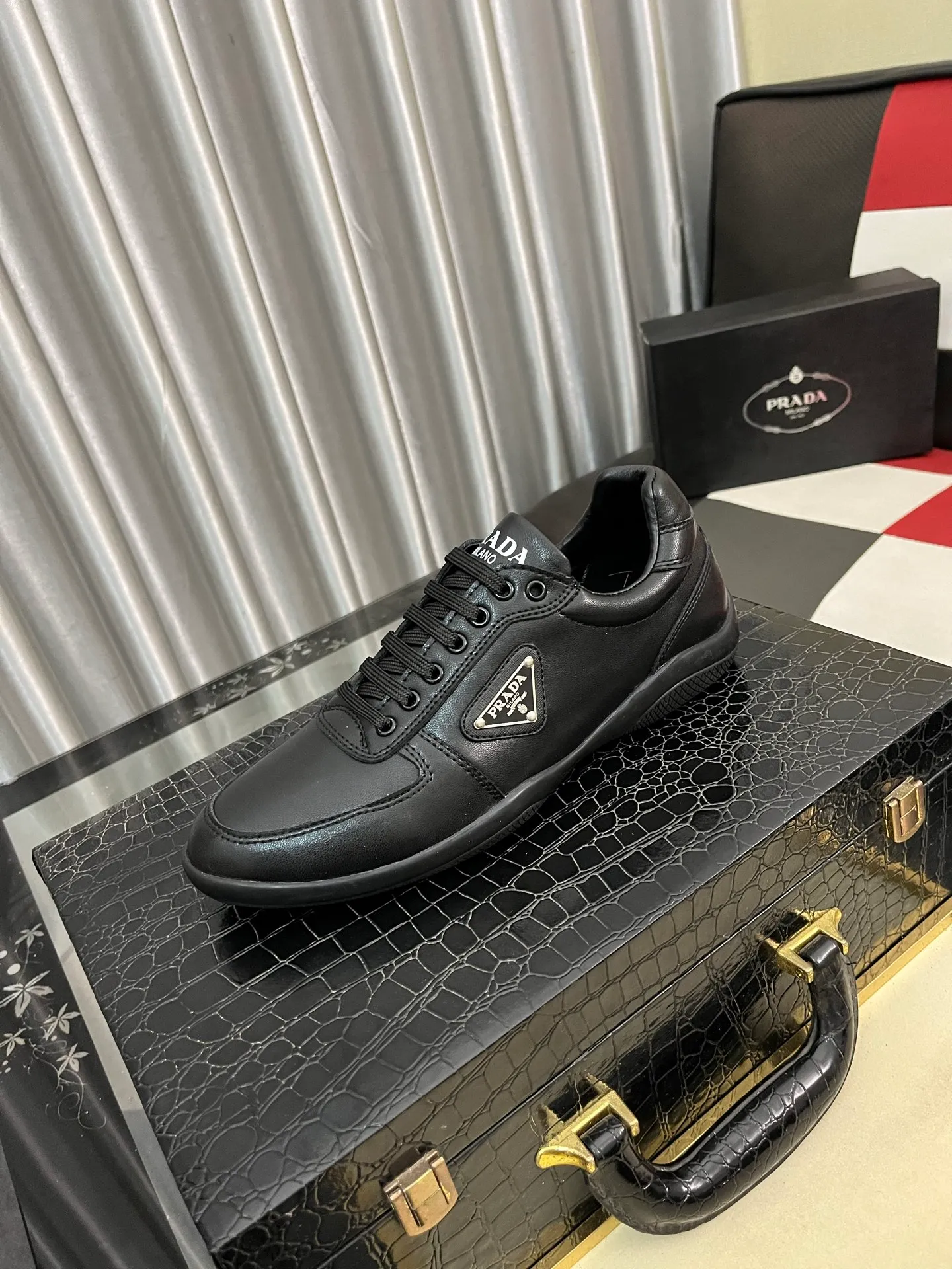 Men's Men's Shoes💰440⌚️⌚️《PRADA*》The latest and most popular casual shoes, top brand [seduce] luxury~purchasing agent, top~quality. [Strong] The upper is made of imported breathable cowhide with material ➕ breathable sheepskin feet (•) and fine workmanship. Original stylish and stylish soft rubber wear-resistant outsole, light and comfortable on the foot, size: 38-443️⃣colors available